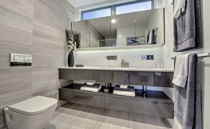 various-shades-of-marble-in-bathroom