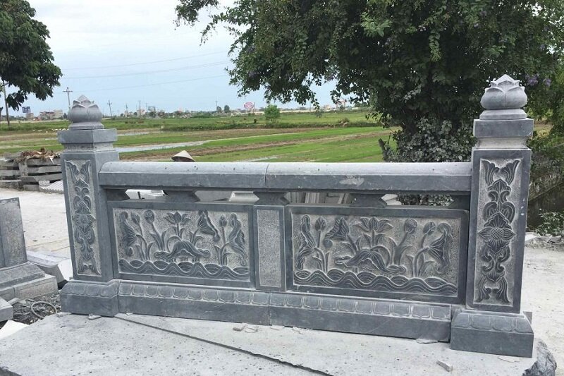 Lan can được làm từ đá xanh Thanh Hóa nguyên khối