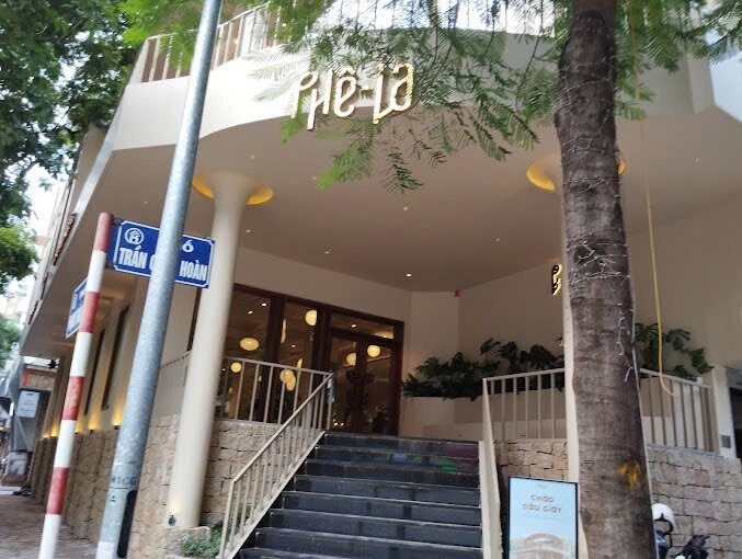 Gạch đá trang trí Newlando đồng hành cùng Phê La 46 Trần Quốc Hoàn