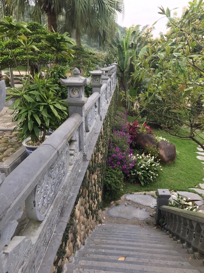 Nang-tam-ngoi-nha-khi-su-dung-lan-can-da-tu-nhien-2