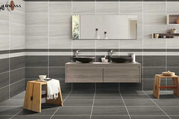 Nên chọn gạch ốp nhà vệ sinh 30x60 men bóng, khô hay nhám
