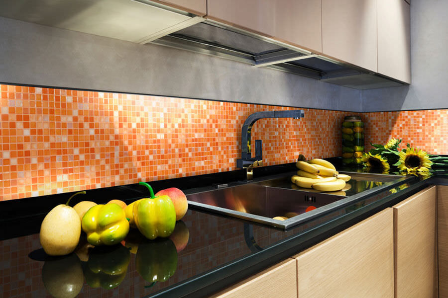Ưu điểm của gạch mosaic thủy tinh ốp lát tường bếp